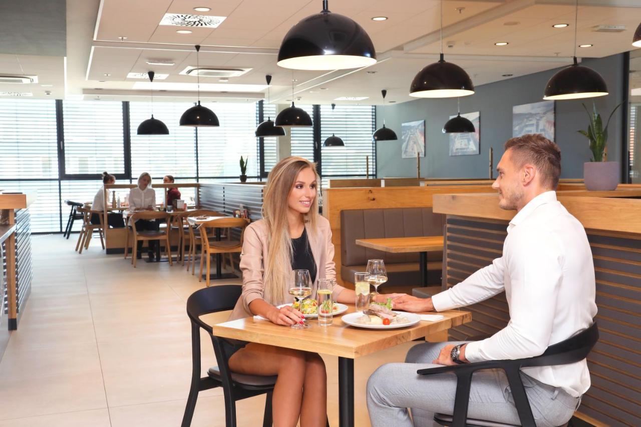 Hotel Smetanova Vsetín Kültér fotó